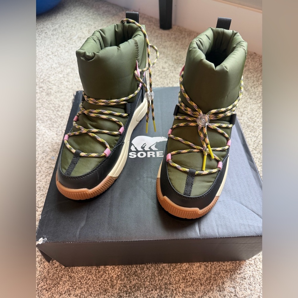 Sorel Women’s' Olive and Black Adventure Boots